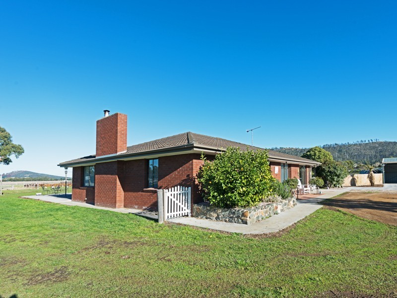 105 Roches Beach Road, Roches Beach TAS 7170