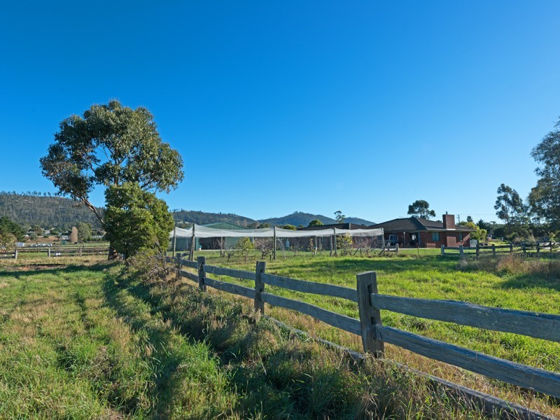 105 Roches Beach Road, Roches Beach TAS 7170