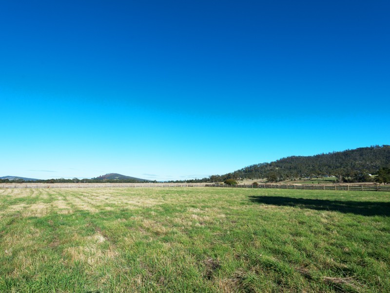 105 Roches Beach Road, Roches Beach TAS 7170