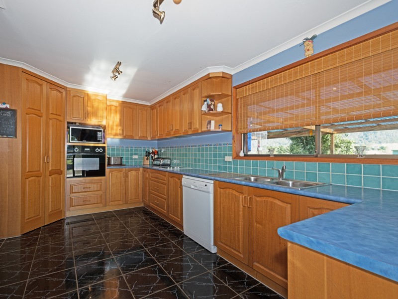 105 Roches Beach Road, Roches Beach TAS 7170