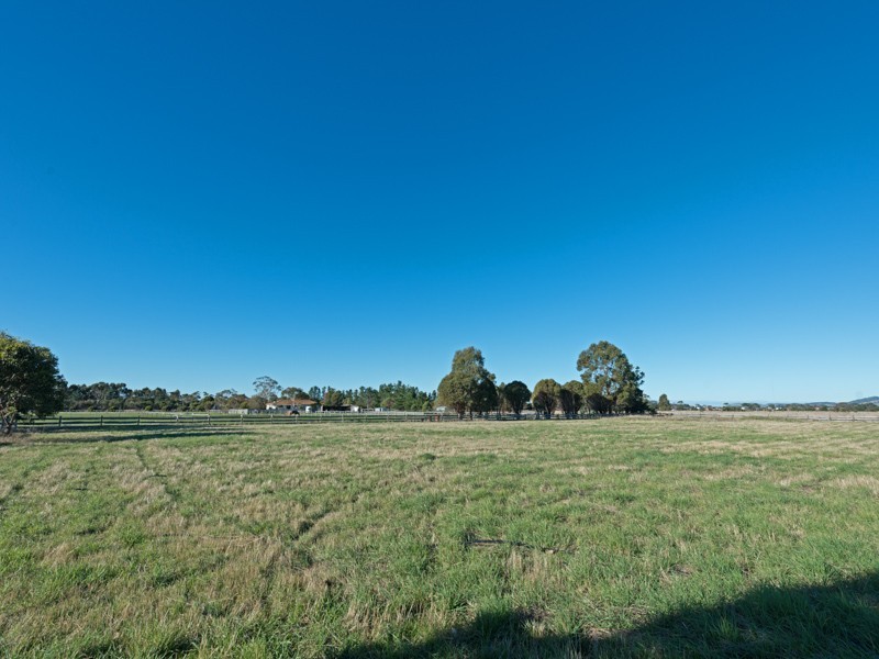 105 Roches Beach Road, Roches Beach TAS 7170