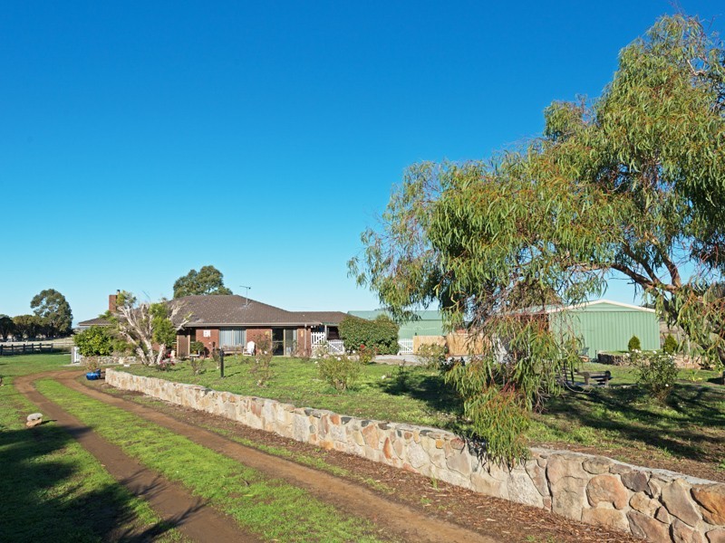 105 Roches Beach Road, Roches Beach TAS 7170