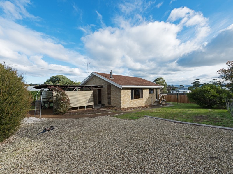 10 Tenth Avenue, Dodges Ferry TAS 7173
