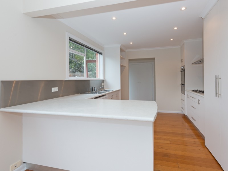 1 Swansea Court, Lindisfarne TAS 7015