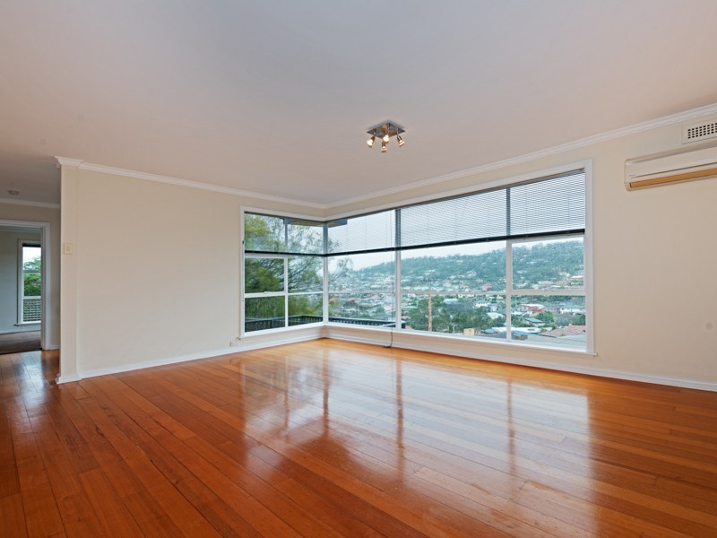 1 Swansea Court, Lindisfarne TAS 7015