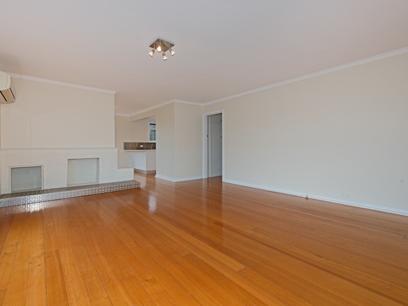 1 Swansea Court, Lindisfarne TAS 7015