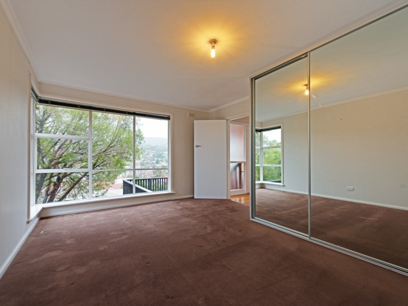 1 Swansea Court, Lindisfarne TAS 7015