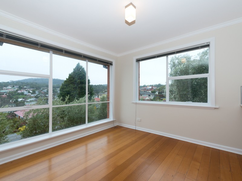 1 Swansea Court, Lindisfarne TAS 7015