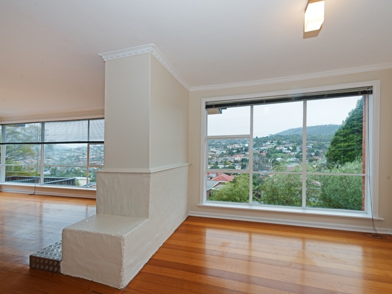 1 Swansea Court, Lindisfarne TAS 7015