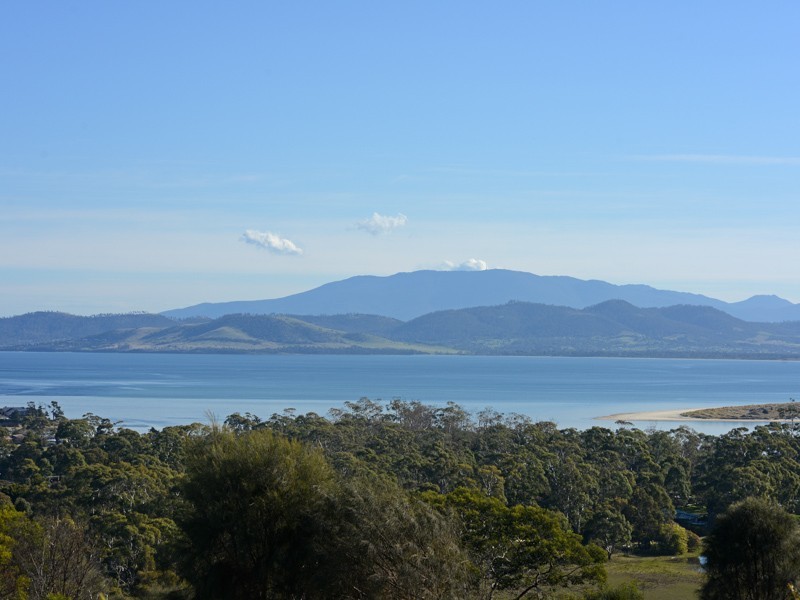 4 Whitefoord Parade, Dodges Ferry TAS 7173
