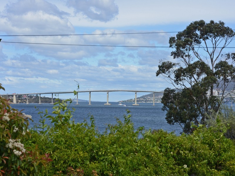 3/115 Derwent Avenue, Lindisfarne TAS 7015