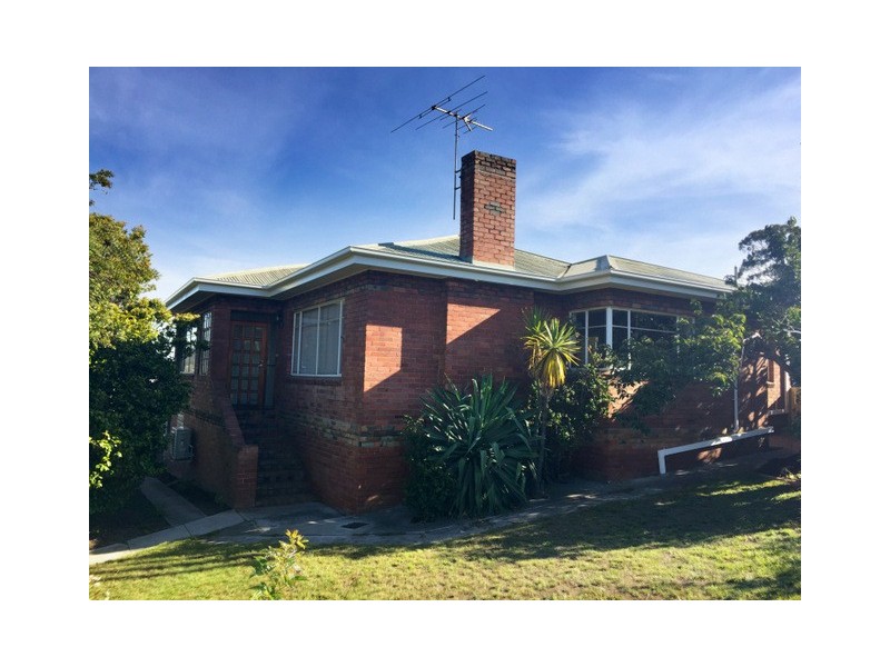 2 Brammall Street, Lindisfarne TAS 7015