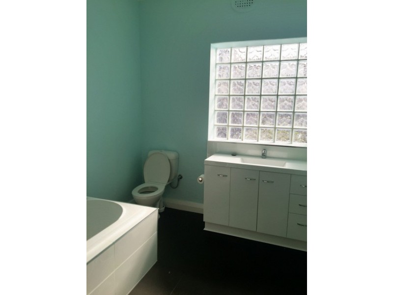 2 Brammall Street, Lindisfarne TAS 7015