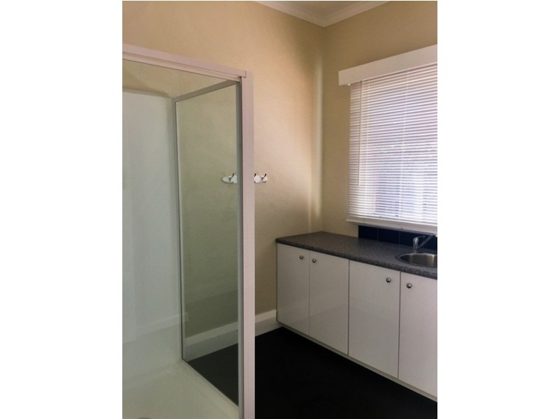 2 Brammall Street, Lindisfarne TAS 7015