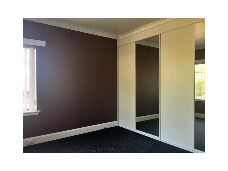 2 Brammall Street, Lindisfarne TAS 7015