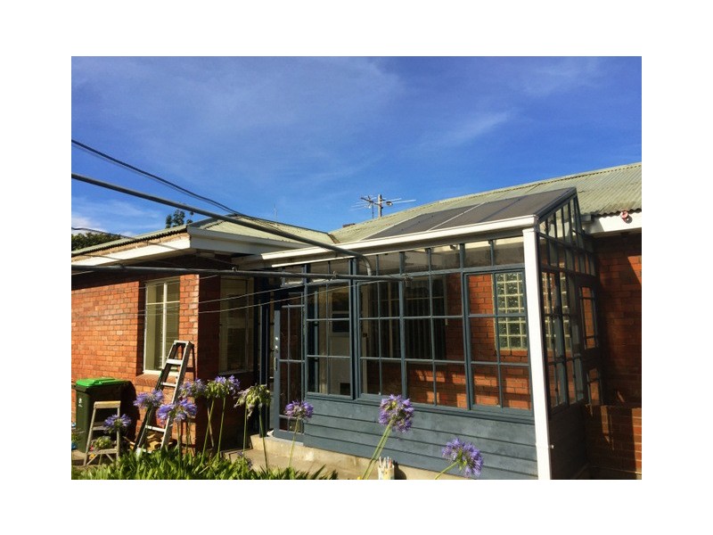 2 Brammall Street, Lindisfarne TAS 7015