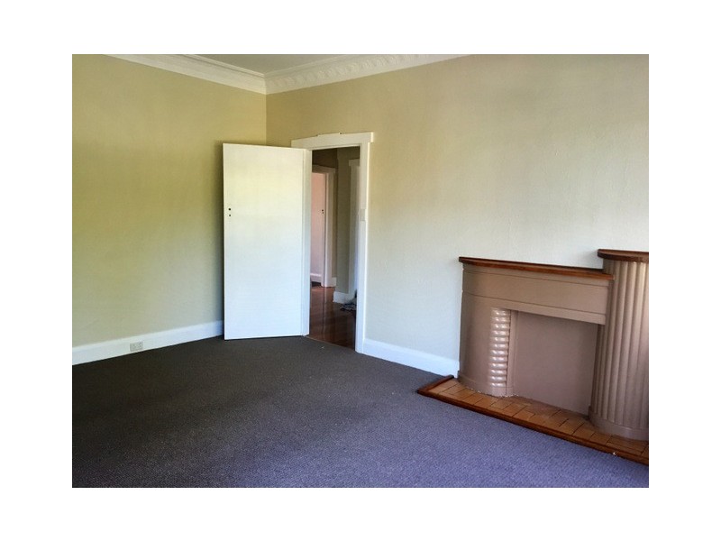 2 Brammall Street, Lindisfarne TAS 7015