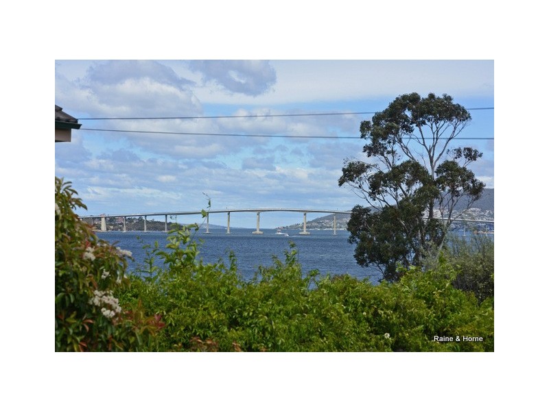 3/115 Derwent Avenue, Lindisfarne TAS 7015
