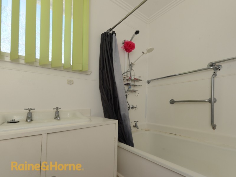 26 Broad Street, Lindisfarne TAS 7015