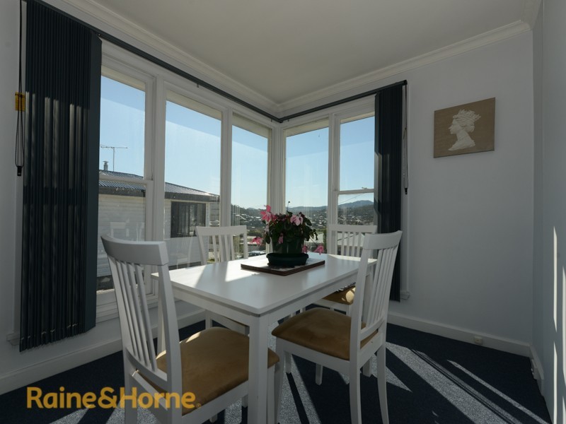 22 Broad Street, Lindisfarne TAS 7015