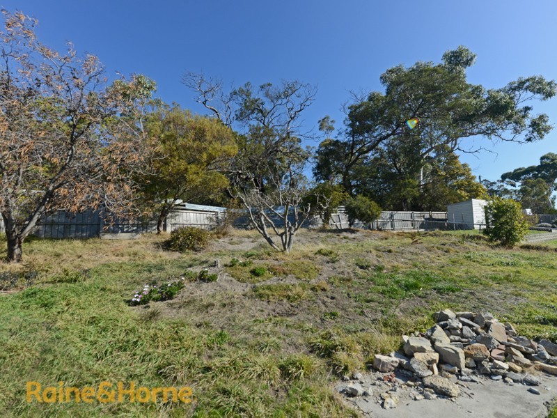 22 Broad Street, Lindisfarne TAS 7015