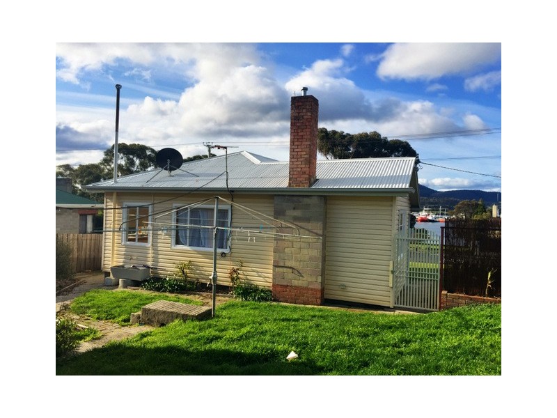 82 Gepp Parade, Derwent Park TAS 7009