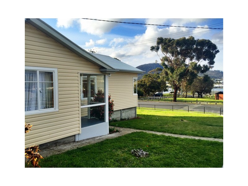 82 Gepp Parade, Derwent Park TAS 7009