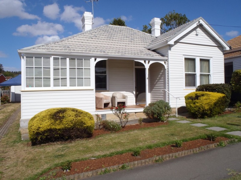 4 Liena Road, Lindisfarne TAS 7015