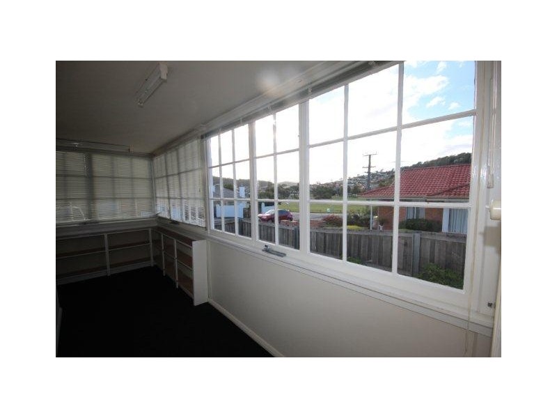 4 Liena Road, Lindisfarne TAS 7015