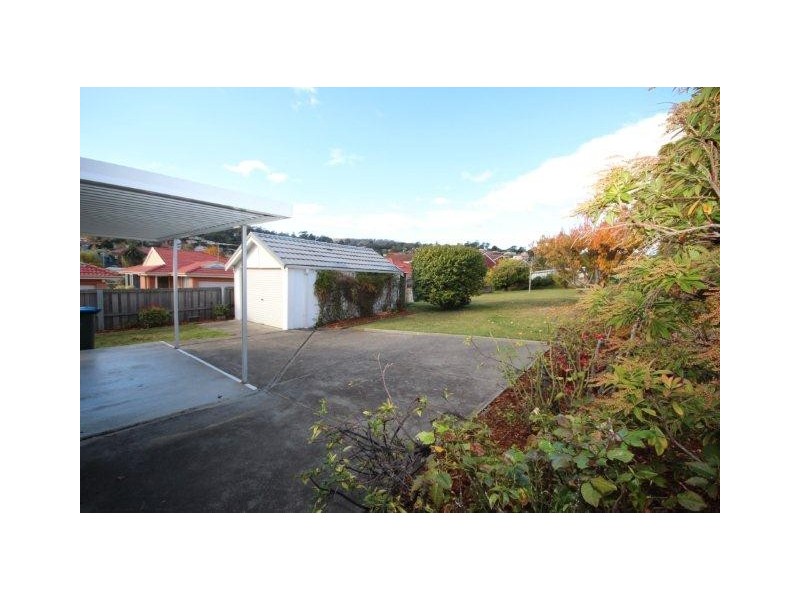 4 Liena Road, Lindisfarne TAS 7015