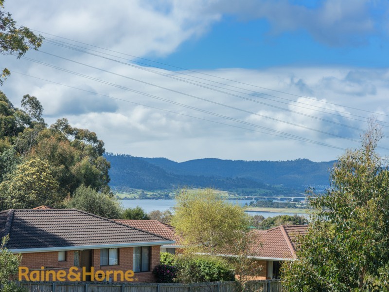 2/125 Pitcairn Street, Montrose TAS 7010