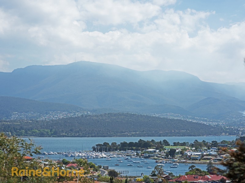 60 Begonia Street, Lindisfarne TAS 7015