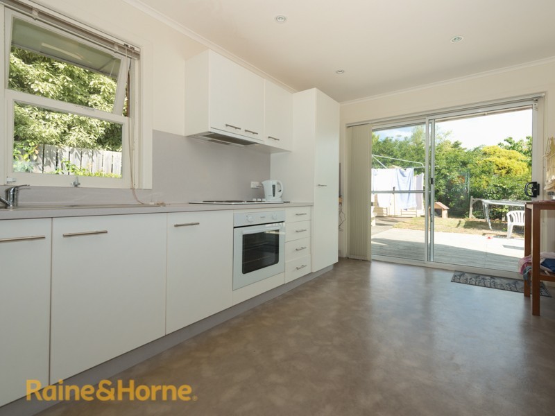 60 Begonia Street, Lindisfarne TAS 7015