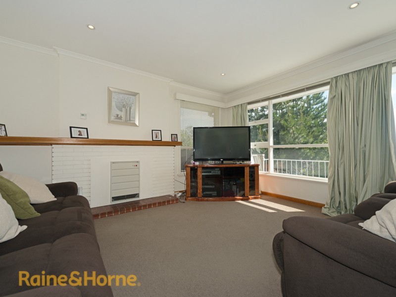60 Begonia Street, Lindisfarne TAS 7015