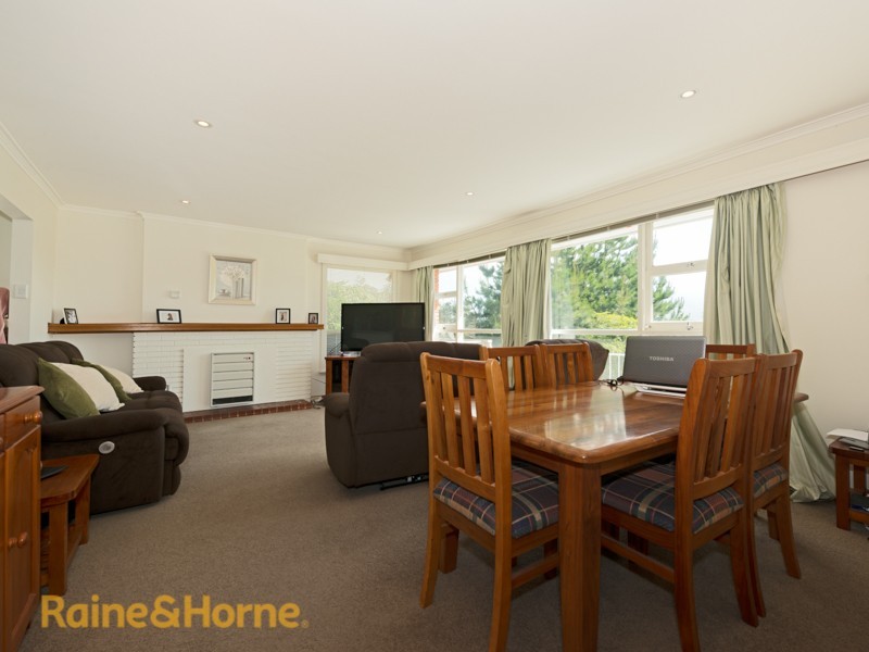 60 Begonia Street, Lindisfarne TAS 7015