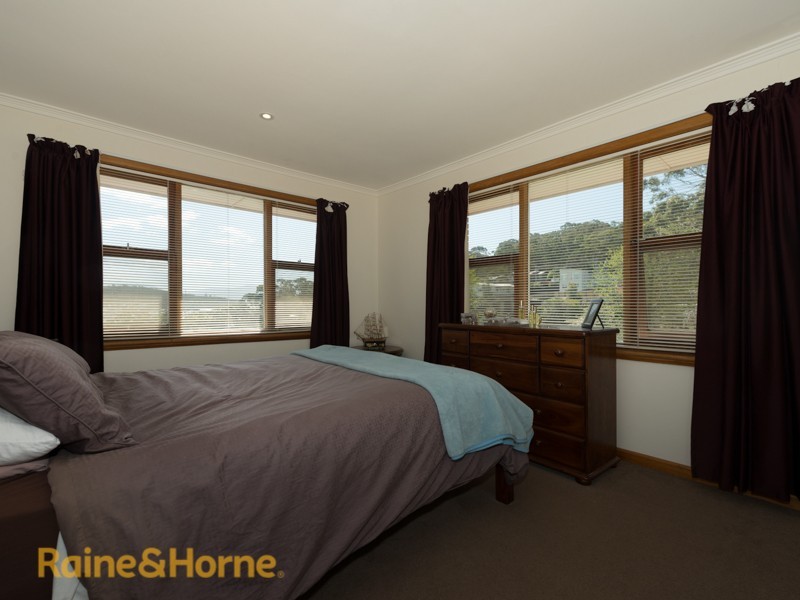 60 Begonia Street, Lindisfarne TAS 7015