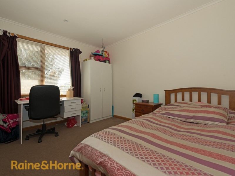 60 Begonia Street, Lindisfarne TAS 7015