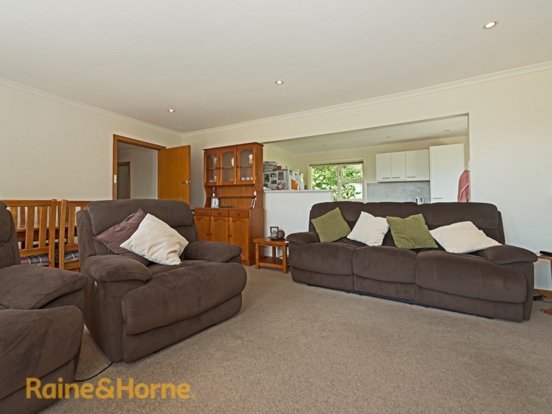 60 Begonia Street, Lindisfarne TAS 7015