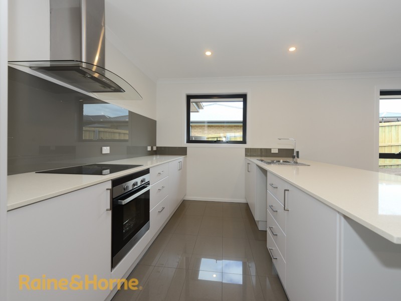 16 Blossom Crescent, Cambridge TAS 7170