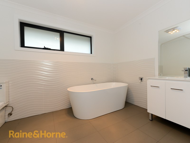 16 Blossom Crescent, Cambridge TAS 7170