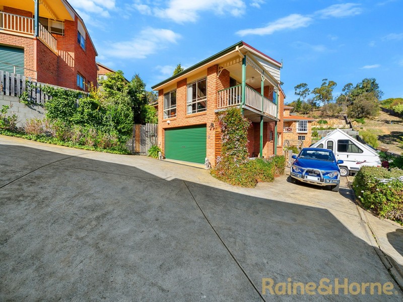 2/76 Begonia Street, Lindisfarne TAS 7015