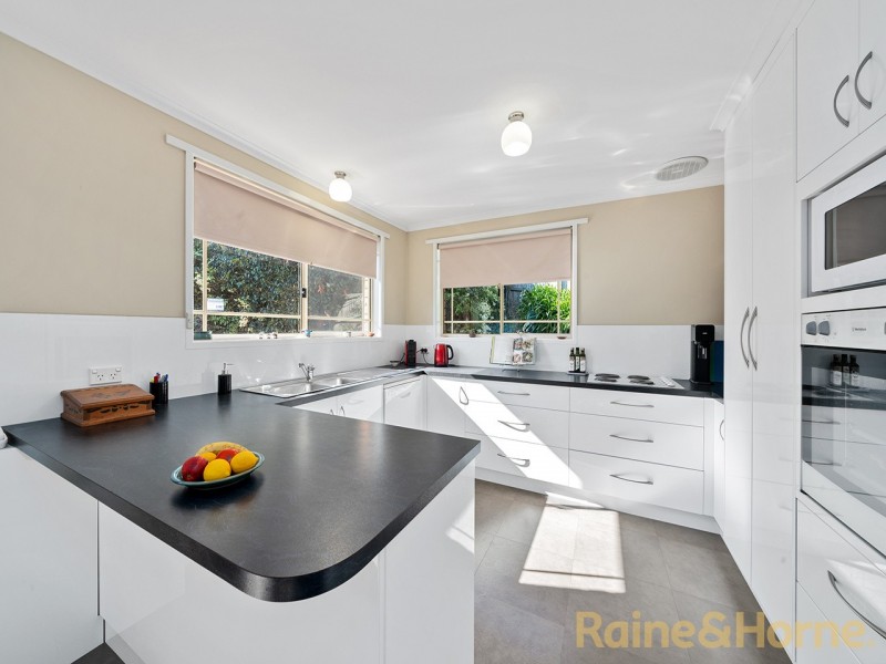 2/76 Begonia Street, Lindisfarne TAS 7015
