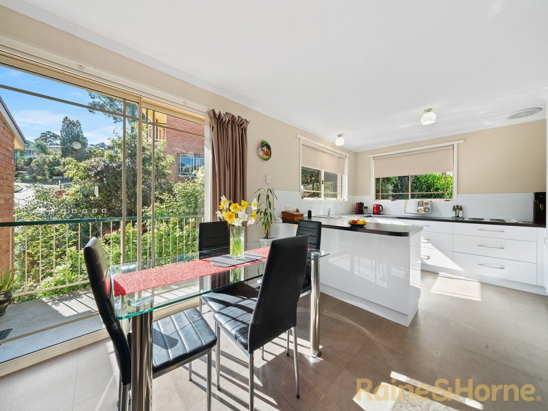 2/76 Begonia Street, Lindisfarne TAS 7015