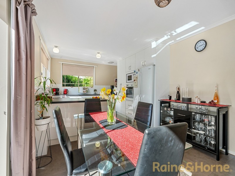 2/76 Begonia Street, Lindisfarne TAS 7015