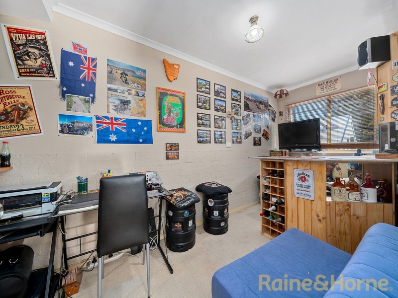 2/76 Begonia Street, Lindisfarne TAS 7015