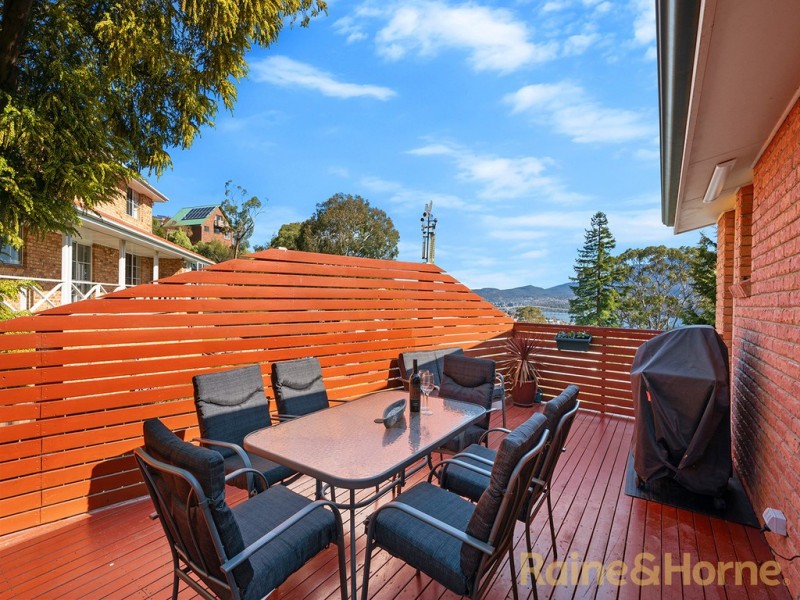 2/76 Begonia Street, Lindisfarne TAS 7015