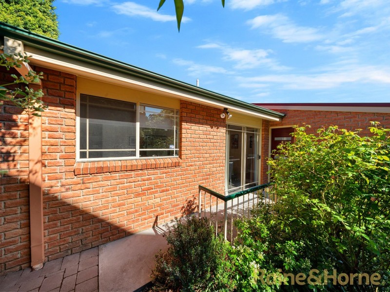 2/76 Begonia Street, Lindisfarne TAS 7015