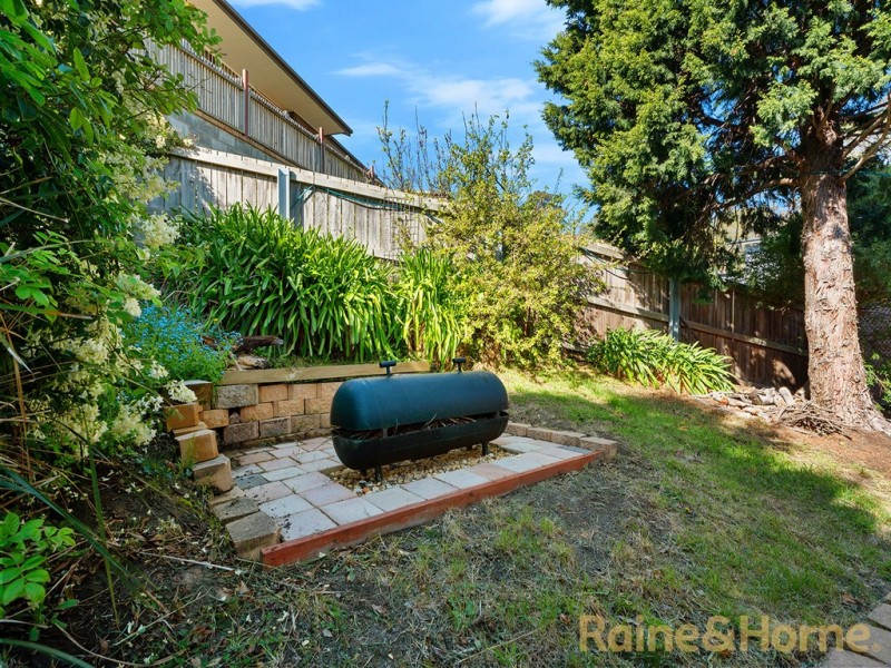 2/76 Begonia Street, Lindisfarne TAS 7015