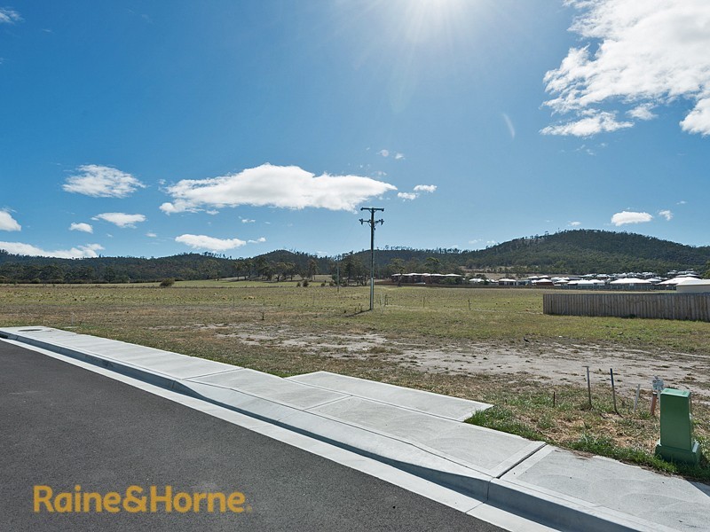 4 Banksfield Street, Rokeby TAS 7019