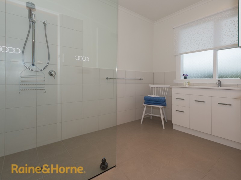 39 Wellington Road, Lindisfarne TAS 7015